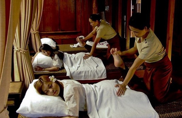 En Thaïlande, des massages qui passent cinq sur cinq