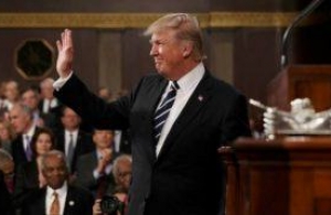 Donald Trump fait voter une loi fleuve organisant les droits des passagers aériens