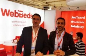 WebBeds met la main sur Destinations of the World