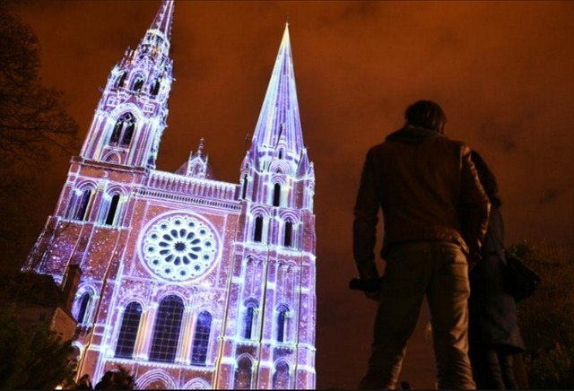 Chartres montre son côté obscur