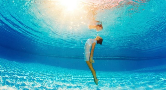 Le Yoga sous l’eau : une tendance de fond à Bali