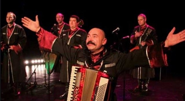 Des cosaques qui montrent la voix