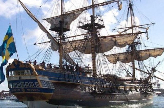 Le grand voilier en bois Götheborg s’arrime à Nice