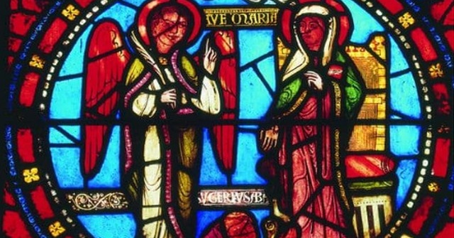 A la lueur des vitraux de la basilique de Saint-Denis