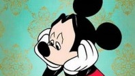Pour ses vingt ans à Paris, Mickey n’a pas trop le moral  !