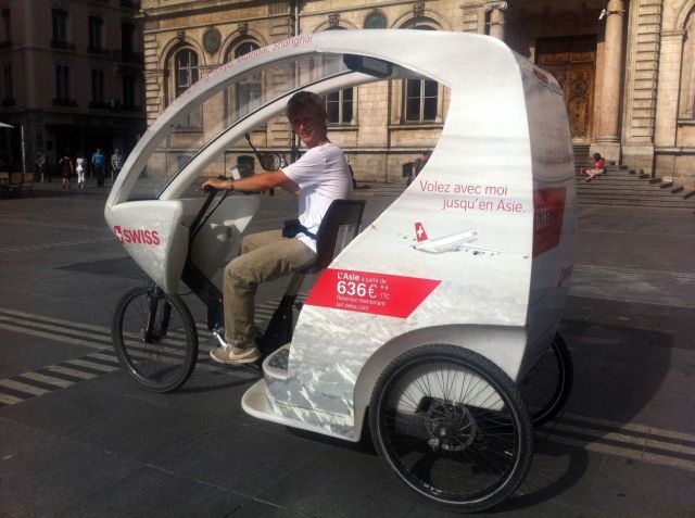 Des cyclo-taxis lyonnais aux couleurs de Swiss