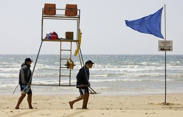Le Pavillon bleu pour 382 plages françaises en 2013