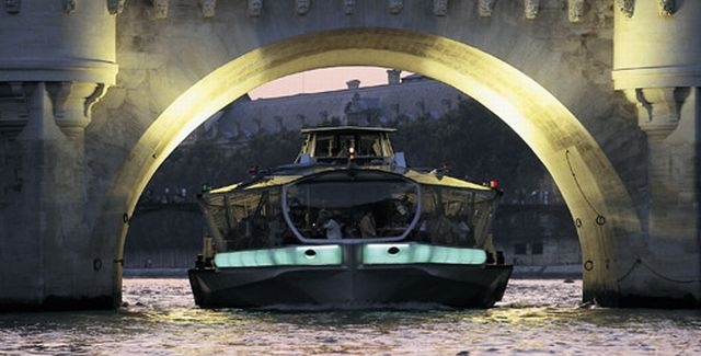 Un bateau-mouche écolo à Paris