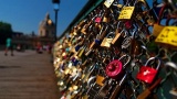 Cadenas sur les ponts, l’amour bien verrouillé ?