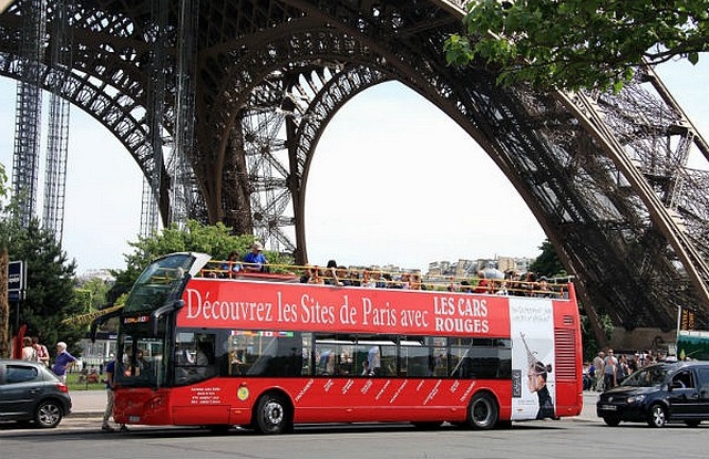 Cars touristiques : stationnement encore plus cher à Paris