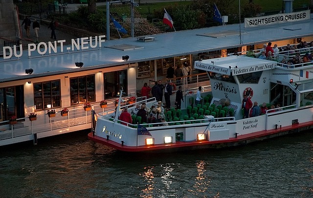 Les Vedettes du Pont Neuf rachetées par France Tourisme