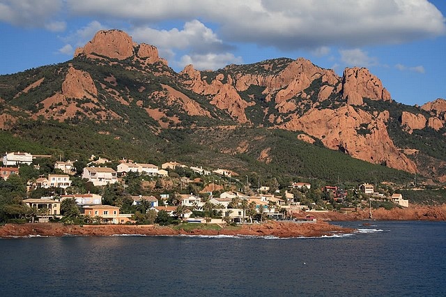 Le Massif de l’Esterel a désormais son guide du Routard