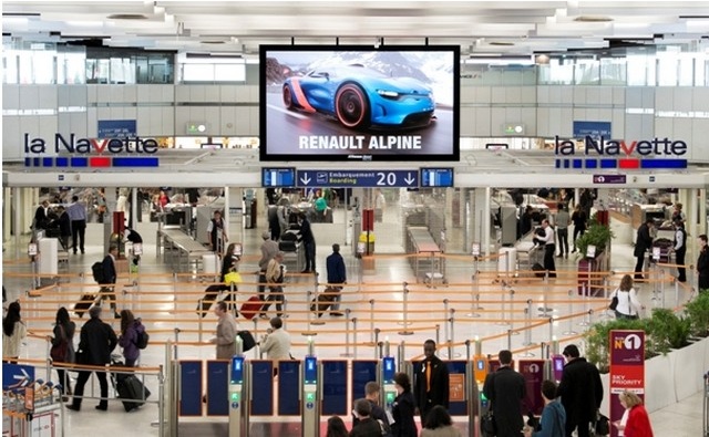 Jean Claude Decaux s’affiche avec l’aéroport de Nice