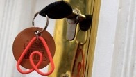 Collecte de la taxe de séjour, AhTop dénonce le tour de passe-passe d’Airbnb
