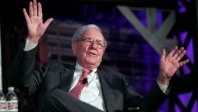 Le financier américain Warren Buffet investit massivement dans les compagnies aériennes américaines
