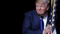 Trump balaie devant sa porte