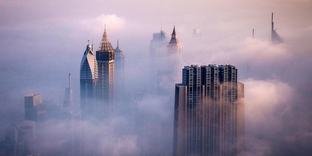 Dubaï nage en plein brouillard