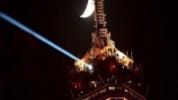 La Tour Eiffel s’éclipse pour Saint Petersbourg