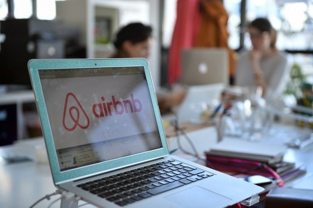 Le trafic web d’Airbnb dépasse désormais celui de Booking.com