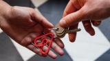 Will Airbnb & the hotel owners make peace finally ?