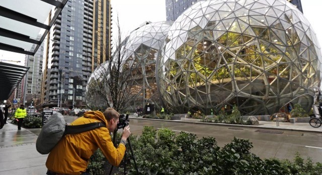 Tech tourism in Seattle : Amazon’s new spheres open to visitors