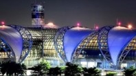 L’aéroport de Bangkok voit triple