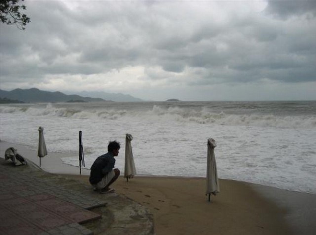 Au Vietnam, une célèbre station balnéaire touchée par un typhon