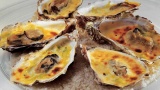 Des huîtres au four au Curry, au Pineau et au Roquefort