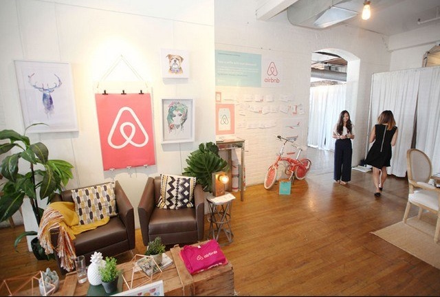 Pourquoi Airbnb pousse encore les murs