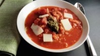 Une soupe de tomates au pain