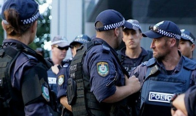 In Australia, a man opens fire in a hotel in Darwin