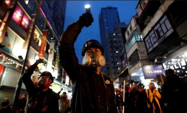 Hong Kong : Pourquoi les jeunes protestent et le tourisme s’effondre