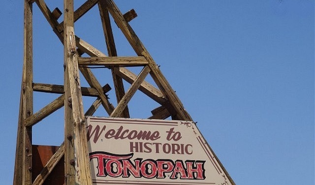 Become a gemstone hunter in Tonopah