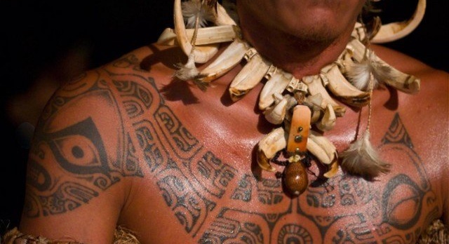 Tatoueurs et tatoués : Comment un allemand a sauvé le tatouage polynésien