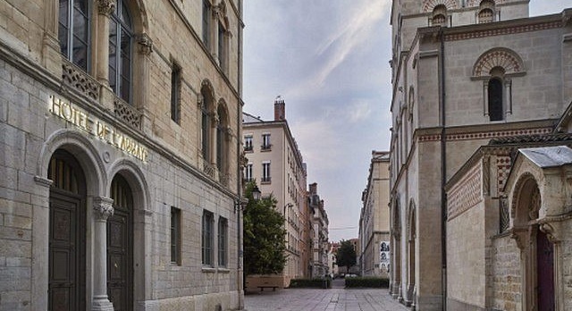 L’ Hôtel de l’Abbaye d’Ainay dans une ancienne école primaire à Lyon