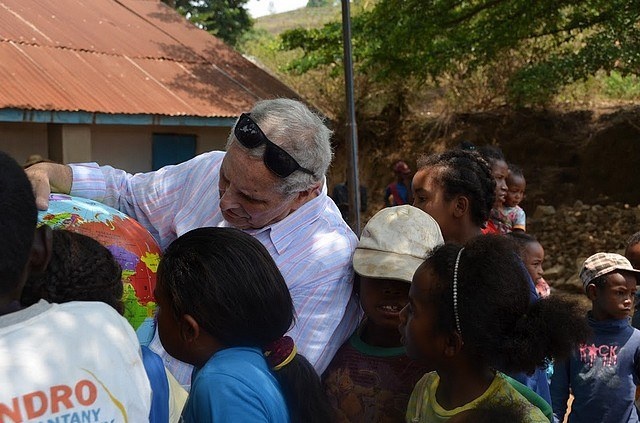 Les seniors du Tourisme inaugurent une école à Madagascar