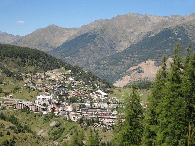 Auron vise le haut de gamme en hébergements touristiques