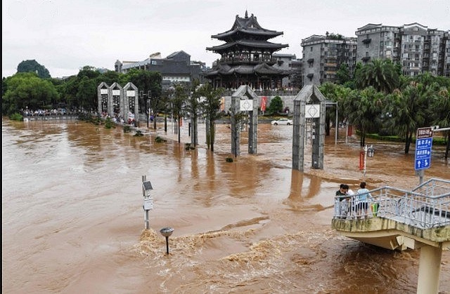 Threat to a heritage site: China evacuates 100,000 people.