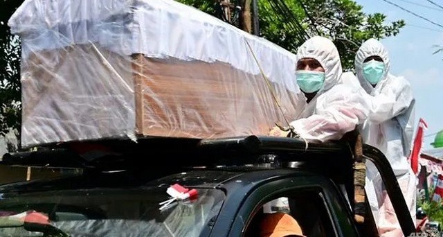 Un défilé de cercueils à la mode indonésienne