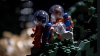 Vers la Lune, Lego voit grand