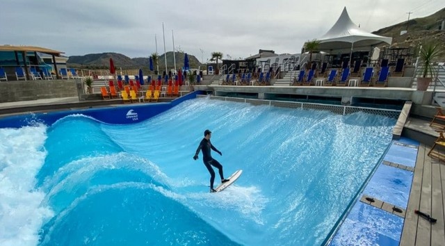 La plus grande piscine à vagues du monde arrive à Abu Dhabi