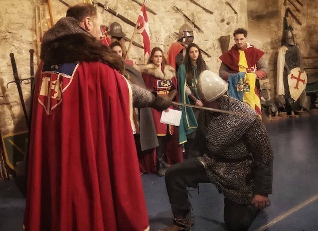 Oyez, oyez jeunes damoiseaux