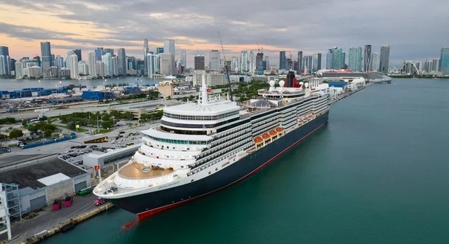 The Queen Elisabeth arrives in Miami for its Caribbean season