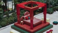 Au Plaza Athénée, pour un café bien allongé