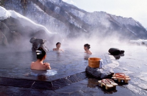 Tourisme thermal : dans le grand bain au Japon