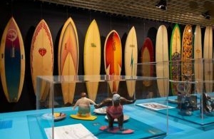A bordeaux, une déferlante de surf à tomber