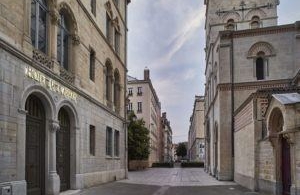 L’ Hôtel de l’Abbaye d’Ainay dans une ancienne école primaire à Lyon