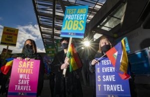 Des agences de voyages manifestent bruyamment en Ecosse