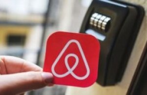 Pourquoi Milan fait la chasse aux boites à clés airbnb