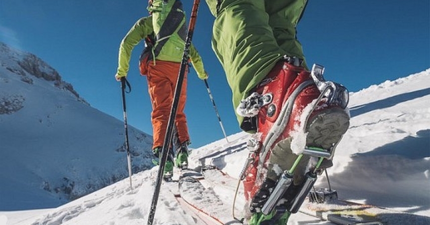 Le tourisme de montagne pas à pas vers les sommets